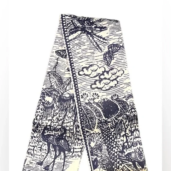 3/$25 NWOT Blue Twill Scarf - Picture 13 of 14